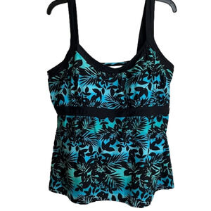 𝅺beach Belle swimsuit top, size 22W, In good condition, beautiful Hawaiia…